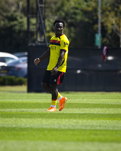 Irankunda em ação diante do Brentford