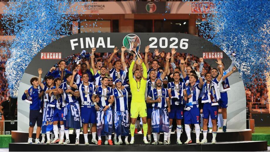 FC Porto festeja conquista da Supertaça