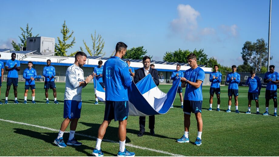 Treino do FC Porto começou com homenagem a Jorge Costa