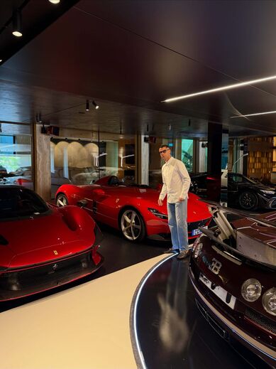 Cristiano Ronaldo mostra garagem