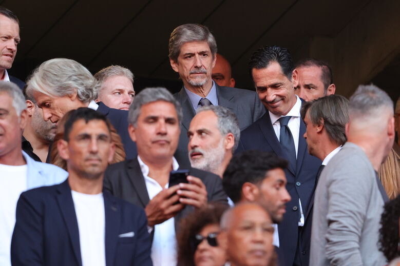 Pedro Proença na tribuna da Luz, com Jorge Jesus