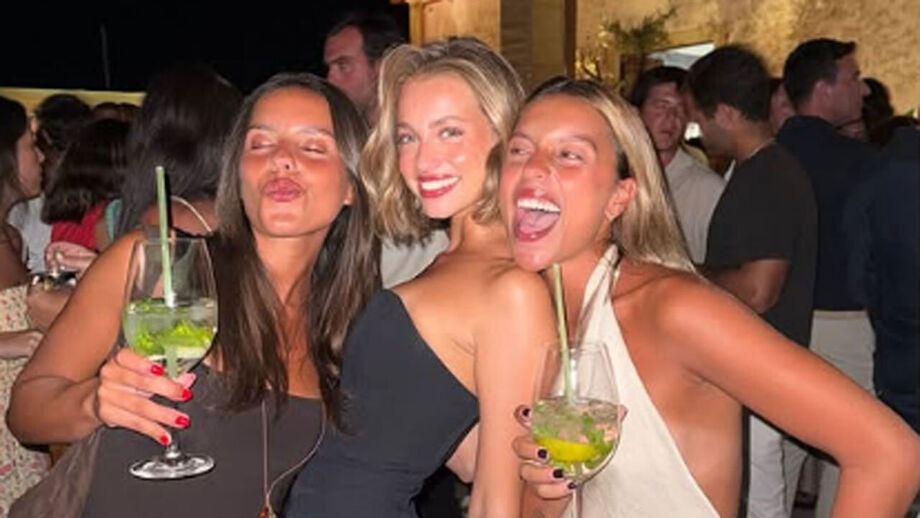 Margarida Corceiro com amigas em Vilamoura
