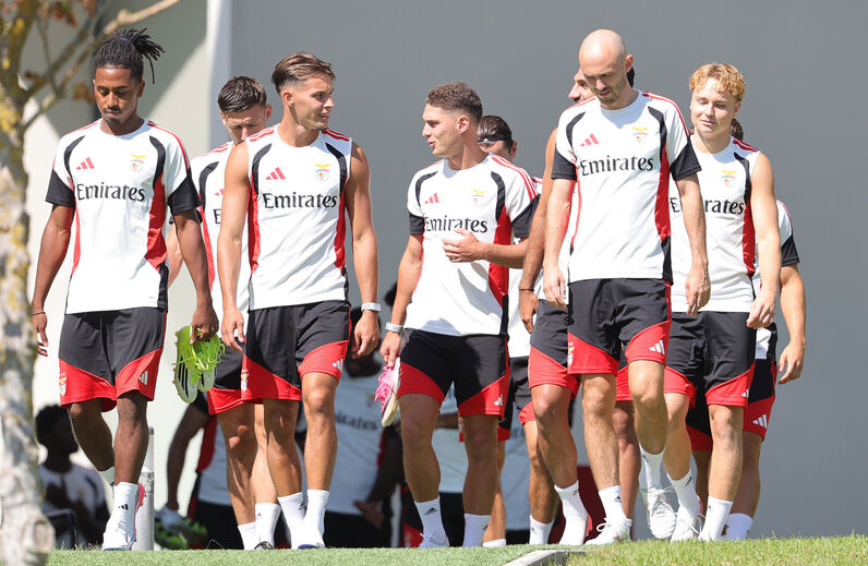 Aursnes treinou com a equipa mas não segue viagem para a Escócia com o Benfica