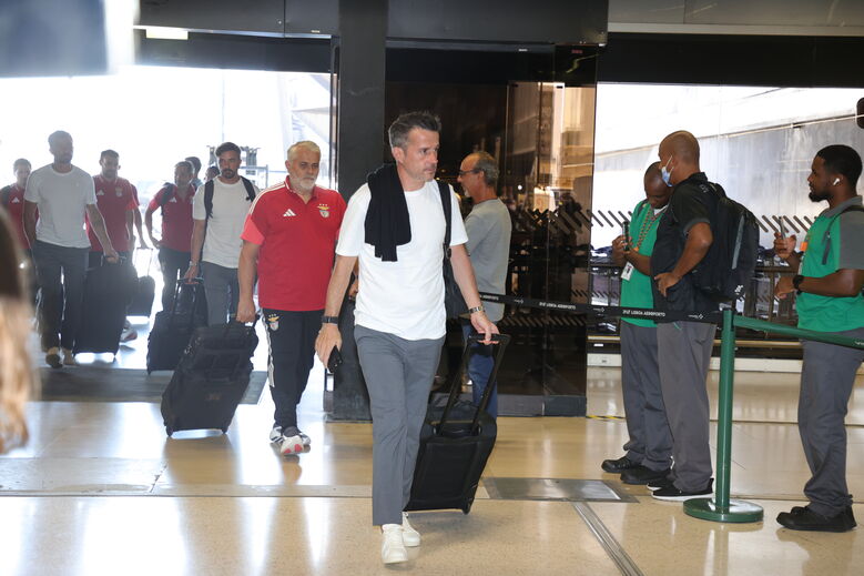 Marco Silva à chegada ao aeroporto de Lisboa