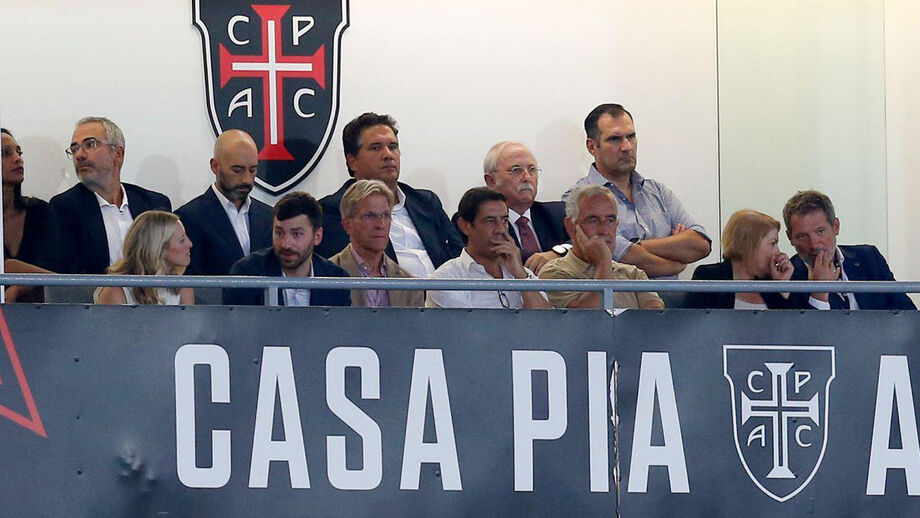 Rui Costa assistiu ao Casa Pia-Benfica com Kyle Krause ao seu lado direito