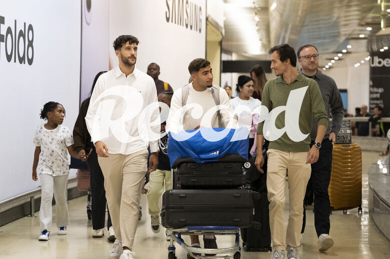 Moncef Zekri à chegada a Lisboa, numa imagem exclusiva Record