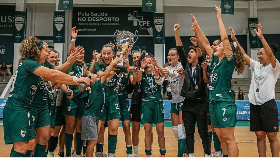 Leões de Porto Salvo levantam o troféu