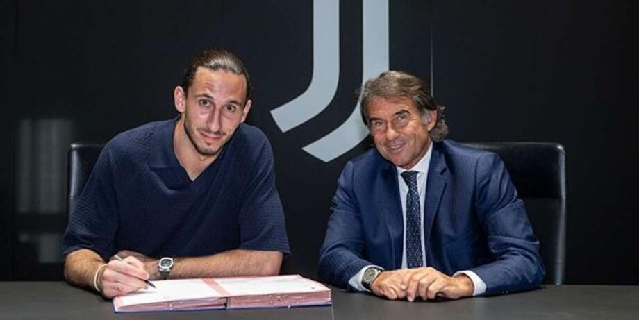 Kamil Grabara chegou a Turim