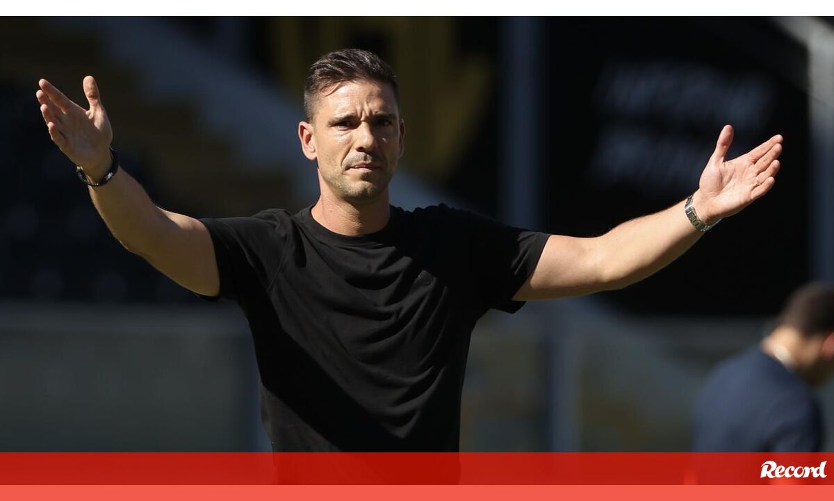 Photo: Record Benfica and Vitória de Guimarães announce starting lineups