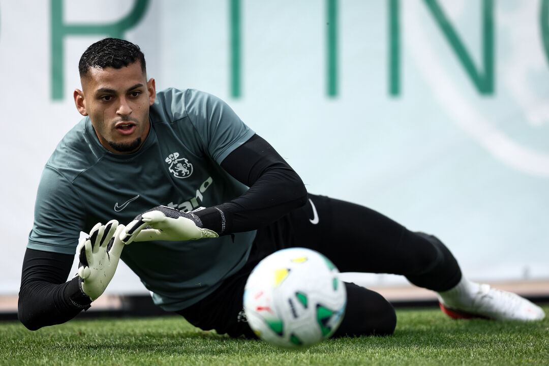 Kaique esta manhã na Academia Cristiano Ronaldo, em Alcochete