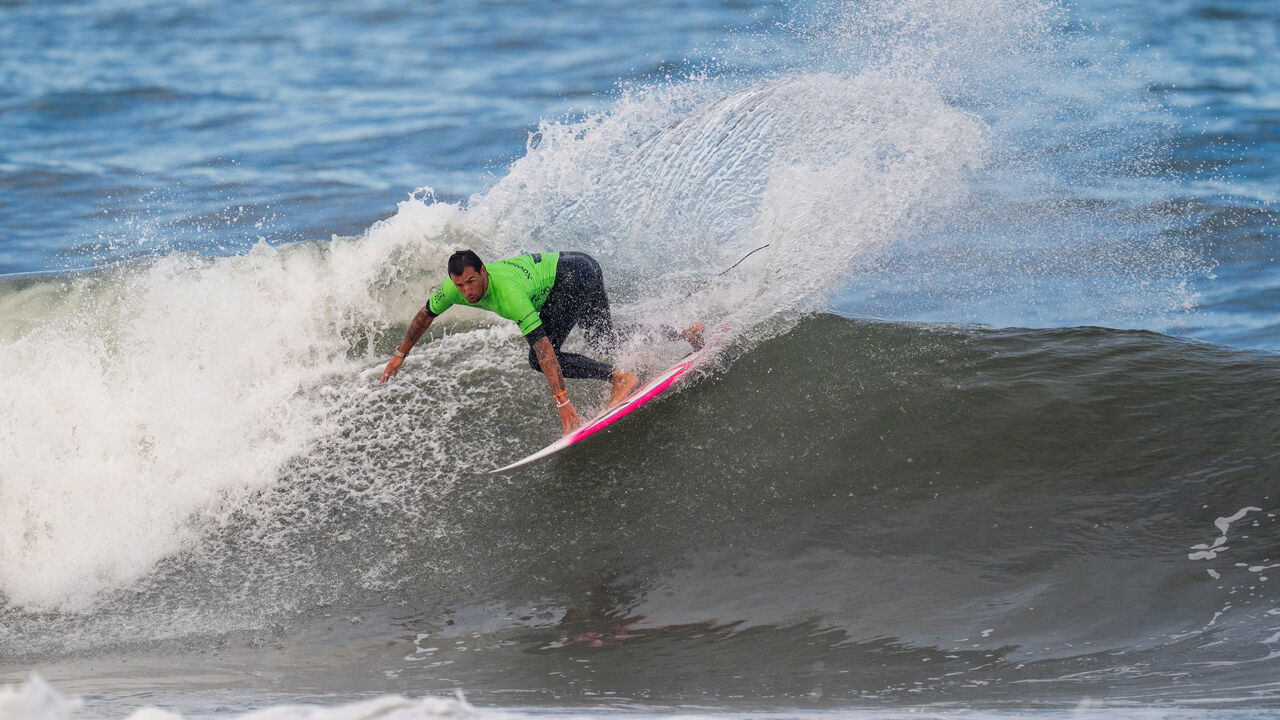 Vasco Ribeiro lidera a armada portuguesa em estreia eficaz no Norte Surf Fest