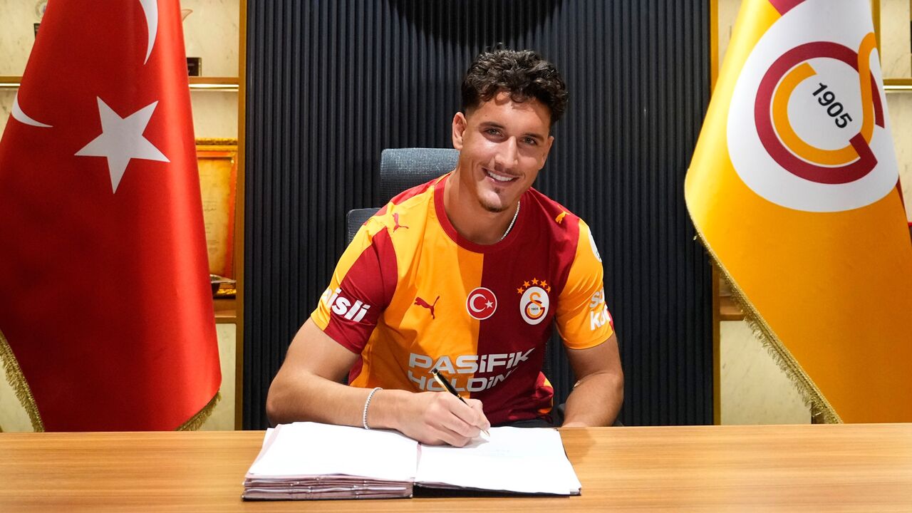 Deniz Gül assina pelo Galatasaray, numa transferência avaliada em 10 milhões de euros