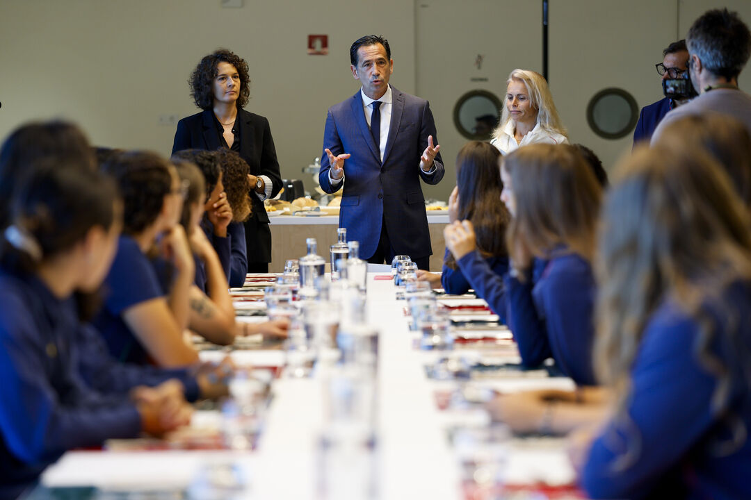 Pedro Proença com Sub-20 femininas antes do Mundial na Polónia