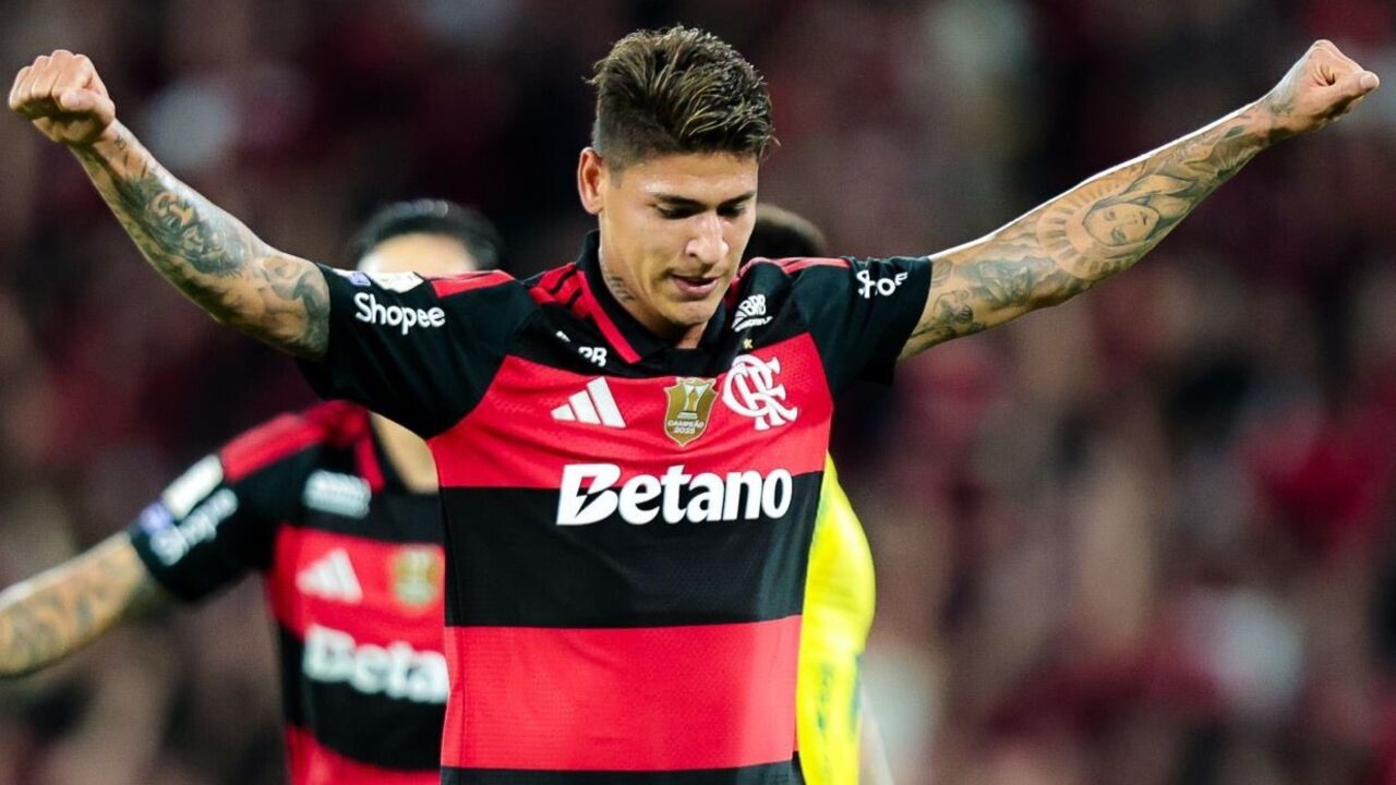 Jorge Carrascal celebra golo do Flamengo frente ao Mirassol