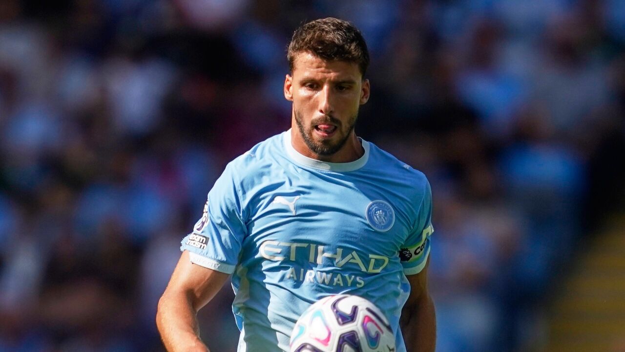 Ruben Dias com a braçadeira de capitão