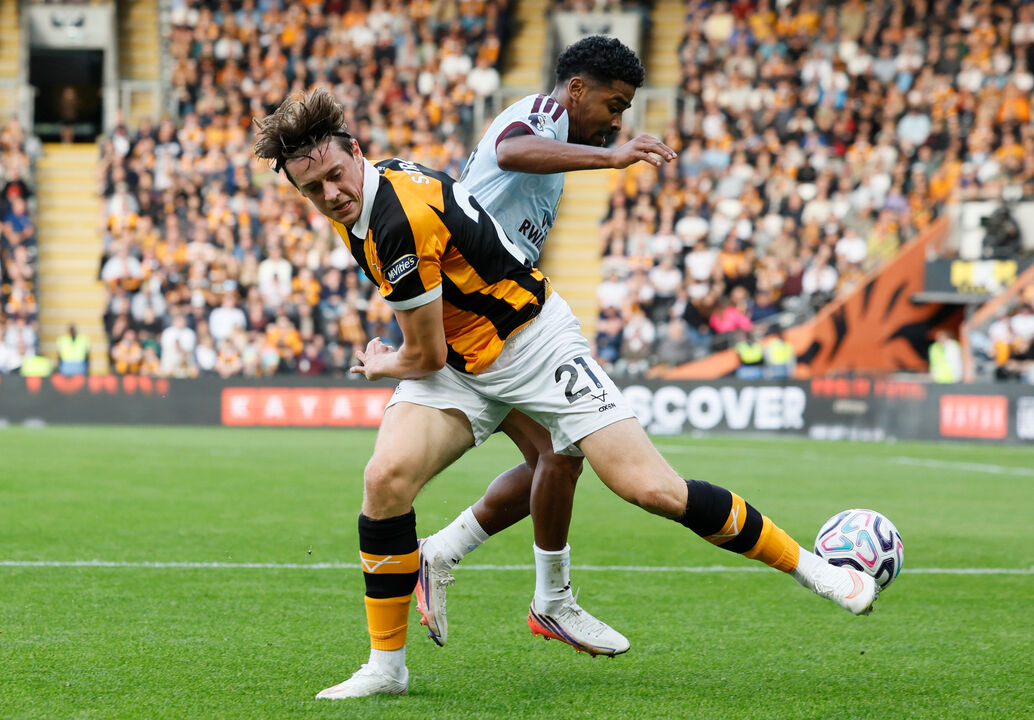Hull City's Elliot Stroud, left, and Aston Villa's Ian Maatsen battle for the ball during the English Premier League soccer