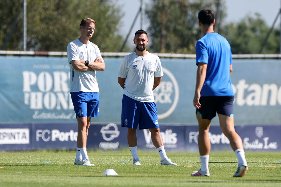 Farioli orienta mais um treino