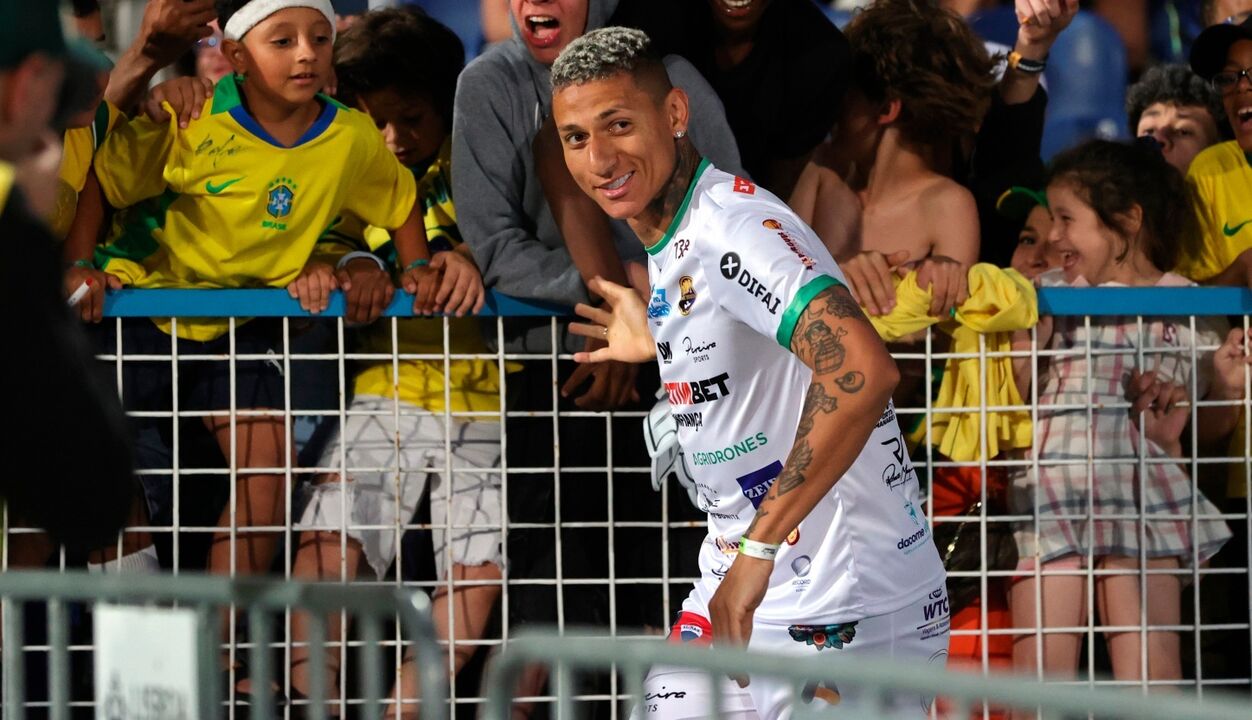 Brasileiro num jogo de estrelas