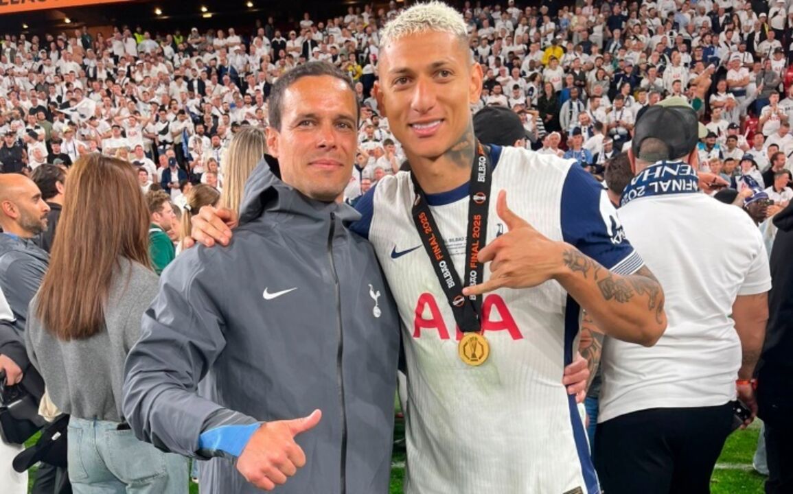 Richarlison com Sérgio Raimundo