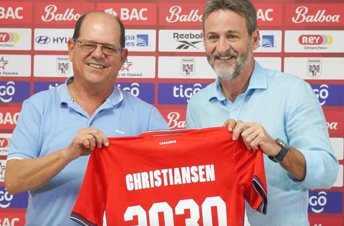 Thomas Christiansen fica