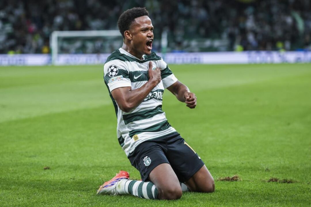 Geny Catamo celebra golo pelo Sporting na Champions League