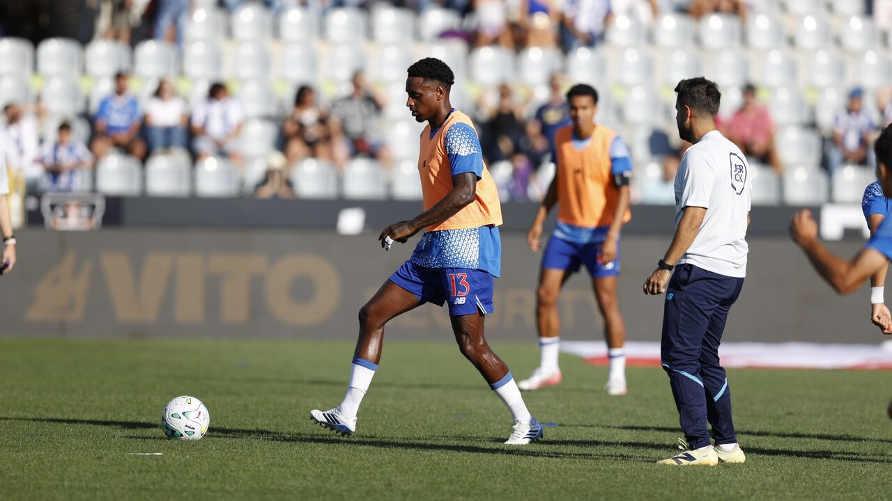 Pablo Rosario no aquecimento