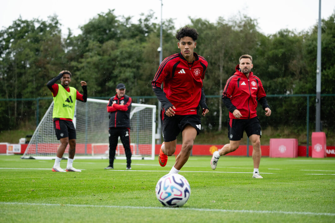 JJ Gabriel nos treinos do Manchester United