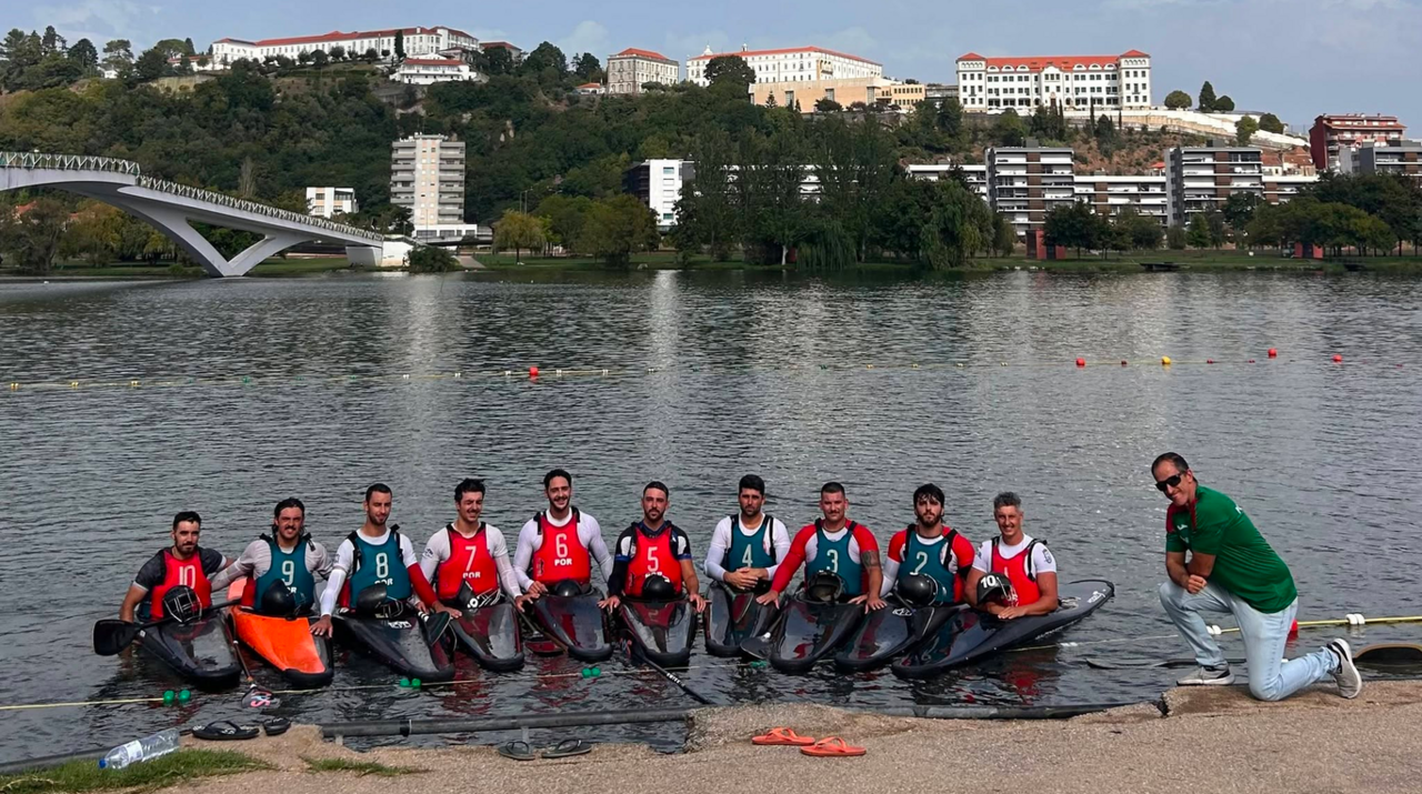 Equipa de Portugal de kayak-polo sub-21 em Duisburgo
