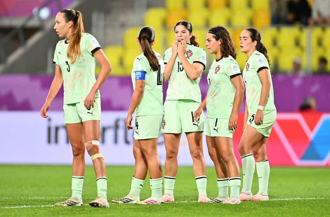 Jogadoras da seleção sub-20 feminina de Portugal em campo