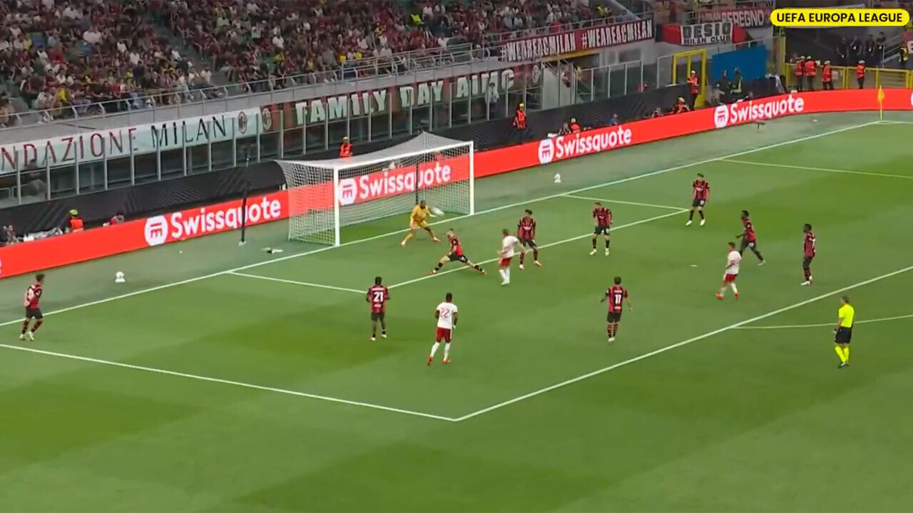 Kaminski marcou no Milan-Benfica