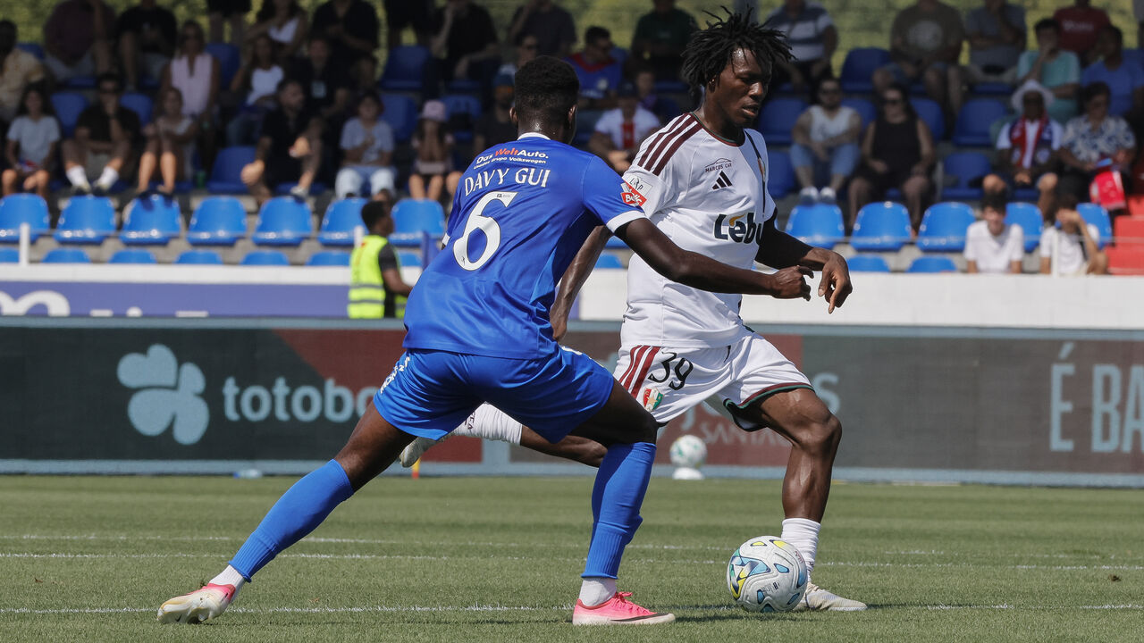 Eddy Doué em ação pelo Estrela da Amadora contra o Alverca