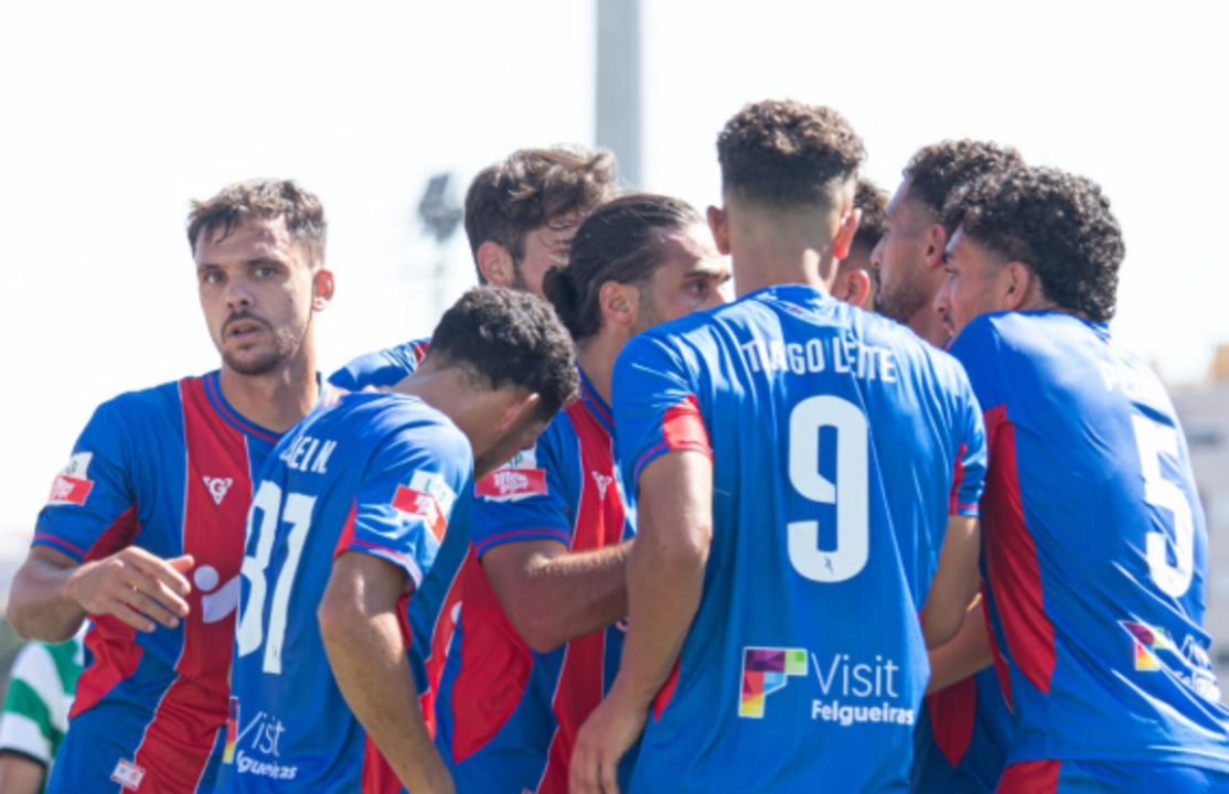  Felgueiras, da 2.ª Liga, confirmou o favoritismo diante da Naval, do Campeonato de Portugal, no Estádio José Bento Pessoa