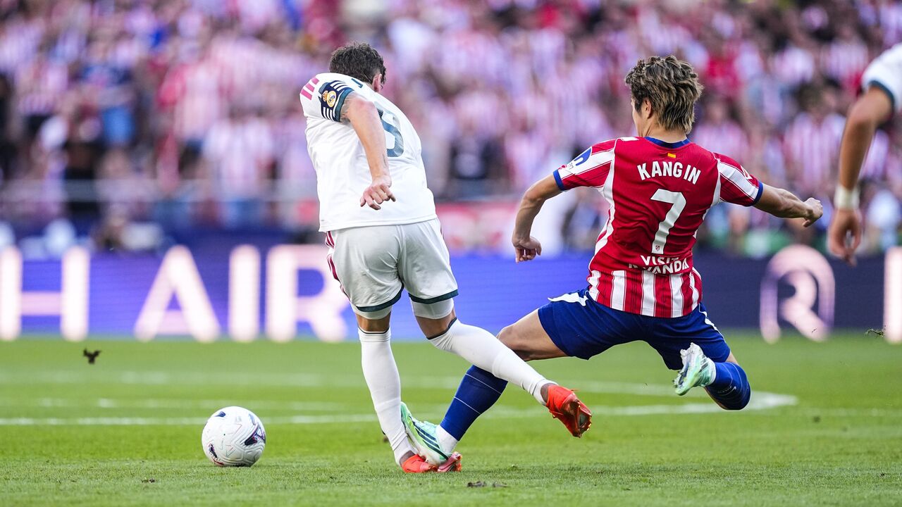 Entrada de Kang-In Lee sobre Federico Valverde
