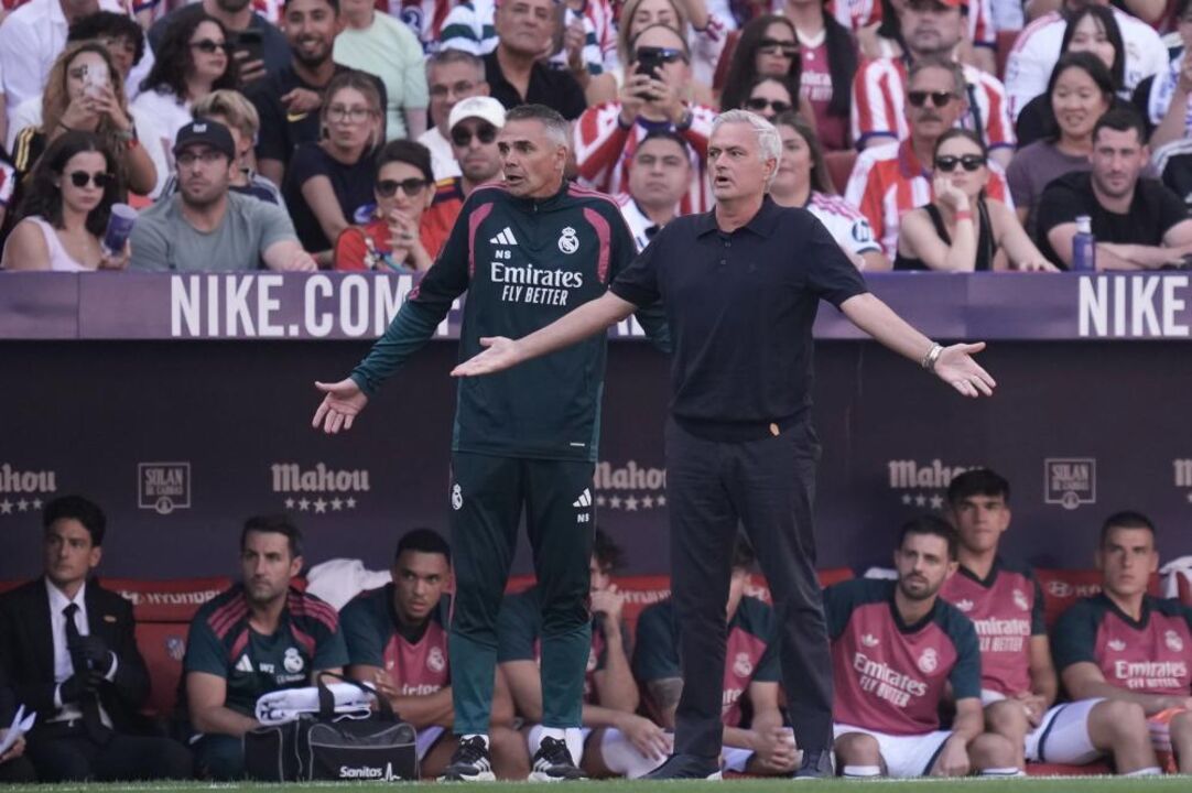 Real Madrid's head coach Jose Mourinho, right, gestures during a