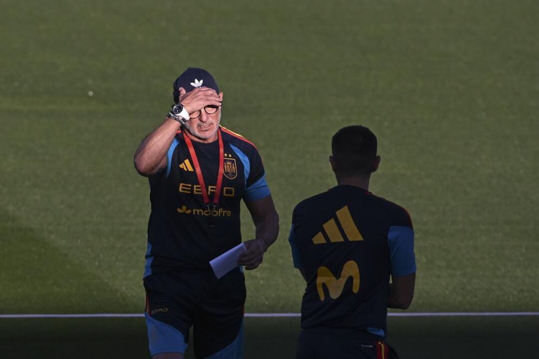 Spanish national soccer team coach Luis de la Fuente leads