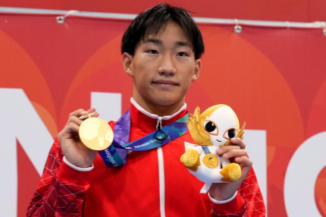 Gold medalist Shin Ohashi of Japan poses on the podium