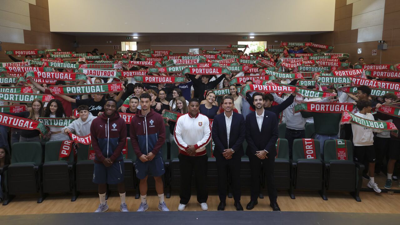 Dário Essugo, João Afonso, Eliseu e Daniel Carriço visitaram a Escola Secundária Domingos Rebelo em São Miguel 