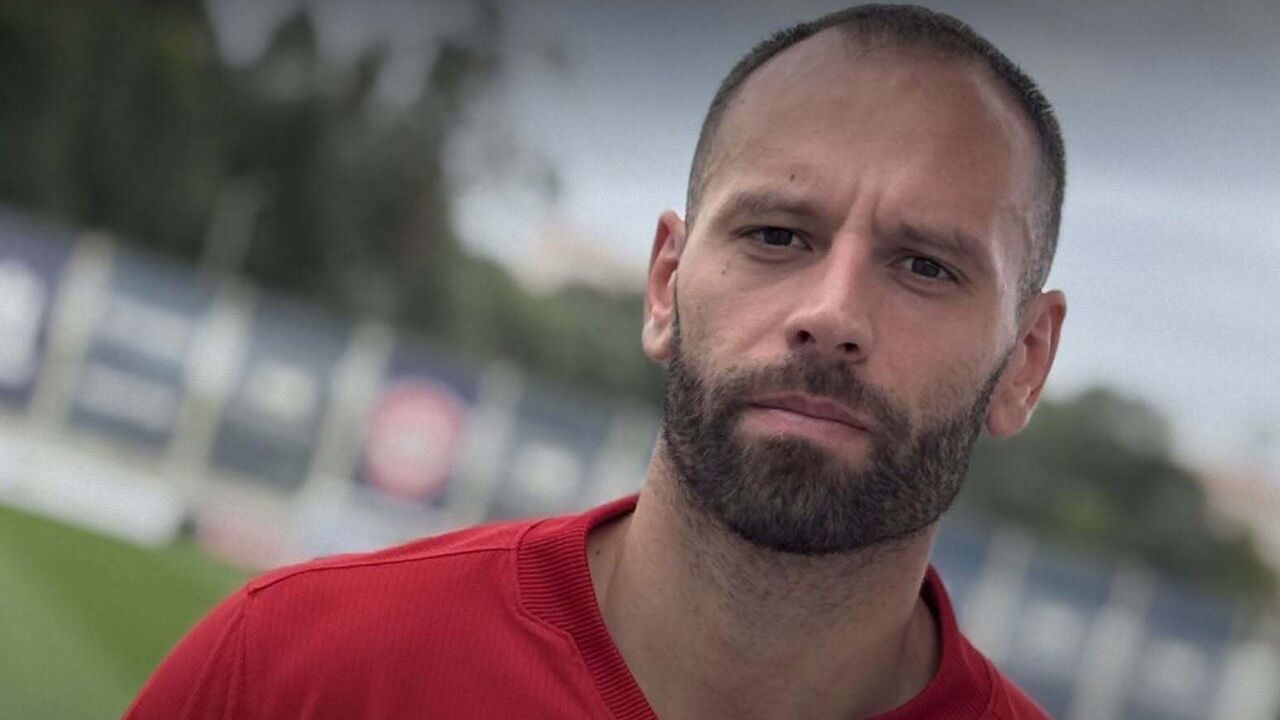 André Almeida apresentado na Oliveirense