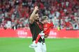 Salvador foi aplaudido no Estádio da Luz