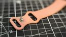 Bracelete de smartwatch em tom de coral com pinos de metal