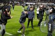 Adeptos do Platense invadiram o relvado no fim do jogo com o Fluminense