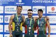 Vasco Vilaça (ao centro) campeão do Mundo de triatlo