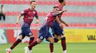 Os jogadores comemoram o golo no decorrer do jogo. Festa.