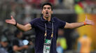 Abel Ferreira deu tantos pontapés em microfones que acabou por ser procurado... para uma ação publicitária