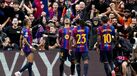 Adeyemi celebra com os companheiros de equipa