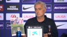 Mourinho levou uma folha com dois lances polémicos