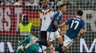 Dimitris Kourbelis celebra golo pela Grécia frente à Alemanha
