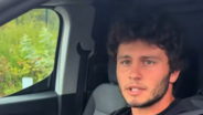 Momento em que João Neves chega ao treino numa carrinha portuguesa 