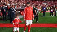 Salvador entrou de mão dada com Rafa Silva