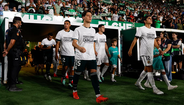 Restantes jogadores mostraram a camisola
